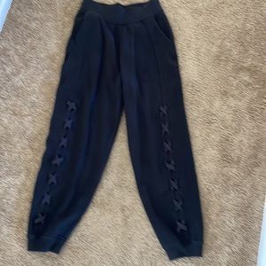 Lululemon Jogger HR Braided Detail size 2 black